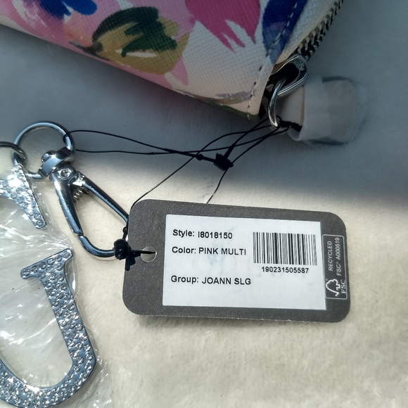 🌸 SOLD🌺Guess Pink Floral Joann Wallet + Charm - Picture 6 of 13